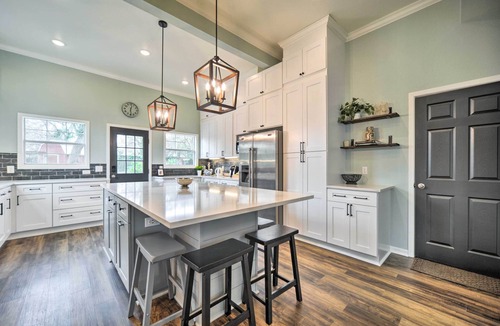 Gonzales House | Spacious Abode, Walk to Texas Heroes Square!