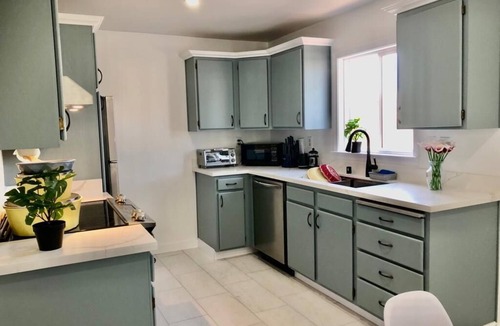 Ashland House | Spacious AC 2 BR Unit w/Covered Deck