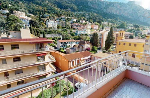 Menton Apartment | Spacious AC 2-room with terraces, garage and Wifi in Menton