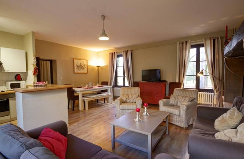 Parigny Cottage | Spacious accommodation with leisure activities and outdoor space