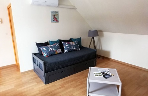 Mouliherne Apartment | Spacious accommodation surrounded by greenery