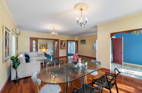 Robertson House | Spacious Affordable 7B3B 2Living/Pool/Yard/Mall