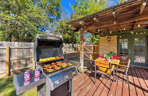 Southwood Valley House | Spacious Aggie House, 10 min to A&M, Sleeps 10