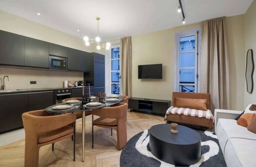 Arsenal Apartment | Spacious Air-Conditioned Apartment Bastille/Marais