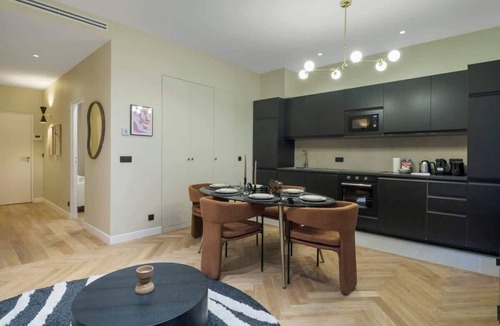 Arsenal Apartment | Spacious Air-Conditioned Apartment Bastille/Marais