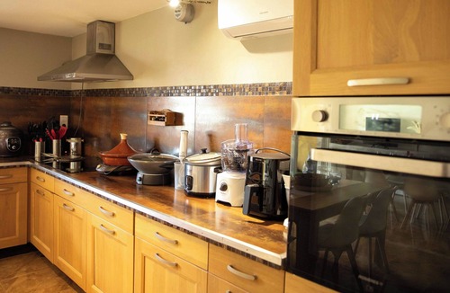 Serignan-du-Comtat Villa | Spacious air-conditioned villa with pool on enclosed garden for 8 to 10 people.
