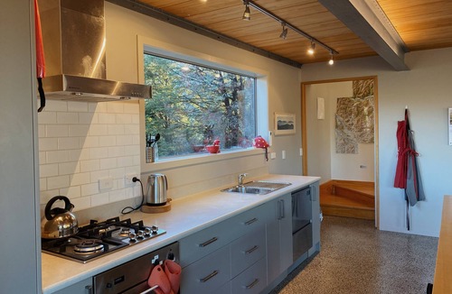 Castle Hill House | Spacious All-Day Sun!