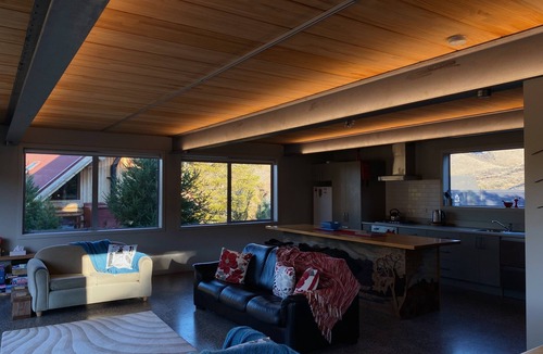 Castle Hill House | Spacious All-Day Sun!