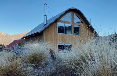 Castle Hill House | Spacious All-Day Sun!