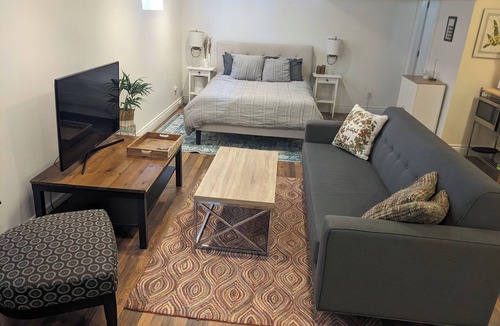 Harwood House | Spacious all-in-one with workspace and gym