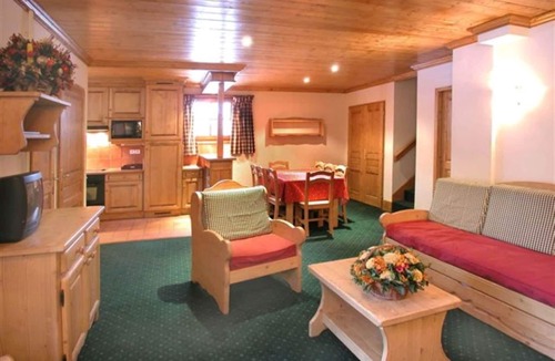 Mont-de-Lans Apartment | Spacious Alpine Apartment