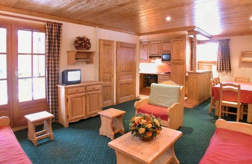 Mont-de-Lans Apartment | Spacious Alpine Apartment