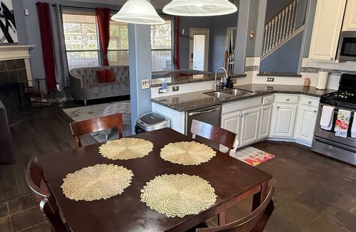 Spring House | Spacious and beautifully decorated 3BR, 2.5BA family home with game room