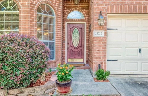 Spring House | Spacious and beautifully decorated 3BR, 2.5BA family home with game room