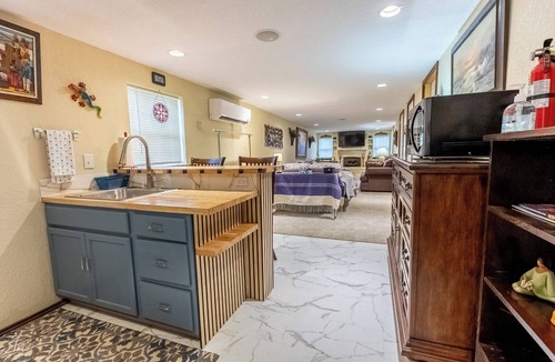 North San Antonio - SAT Apartment | Spacious AND BODACIOUS studio, sleeps 2, for guests that love the color purple!