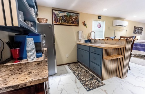 North San Antonio - SAT Apartment | Spacious AND BODACIOUS studio, sleeps 2, for guests that love the color purple!