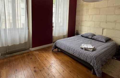 Lormont House | Spacious and bright house with terrace