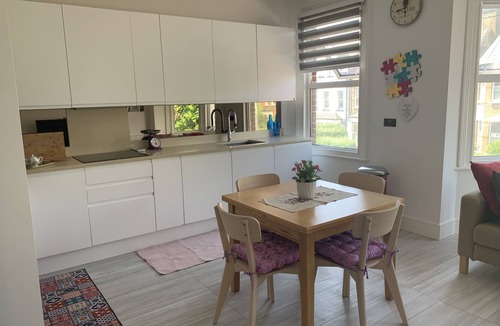 Crouch End Apartment | Spacious and bright modern styling 3 bed flat