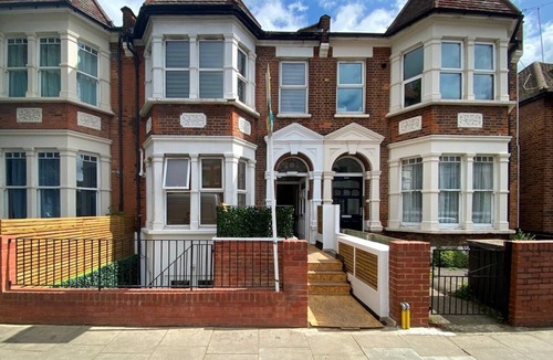 Crouch End Apartment | Spacious and bright modern styling 3 bed flat