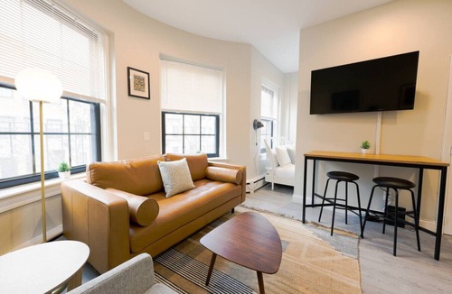 Prudential - St. Botolph Apartment | Spacious and Bright Studio