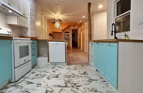 Viauville Apartment | Spacious and calm appartement all incuded with a full kitchen.