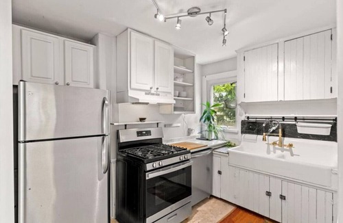 Wakefield-Peacedale House | Spacious and charming home