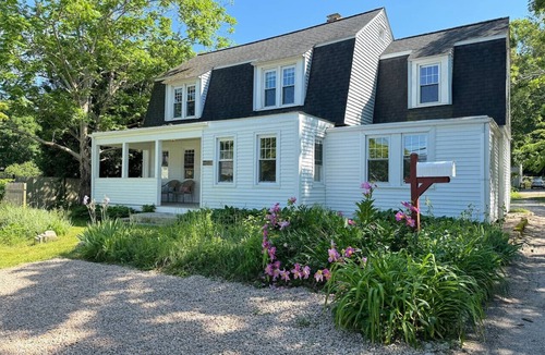 Wakefield-Peacedale House | Spacious and charming home
