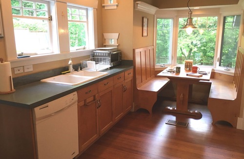 Seahurst House | Spacious and charming home in a park-like setting