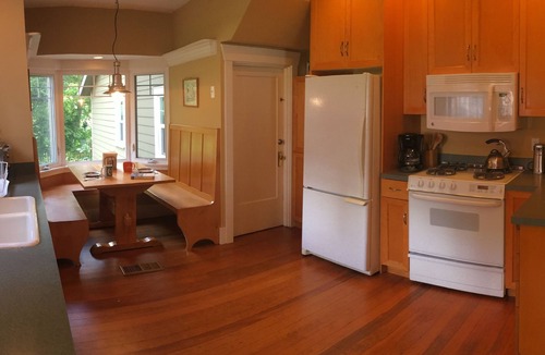 Seahurst House | Spacious and charming home in a park-like setting