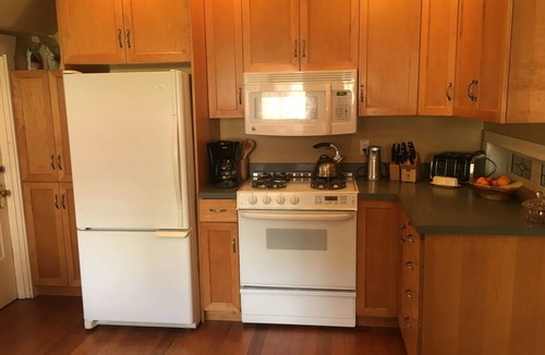 Seahurst House | Spacious and charming home in a park-like setting