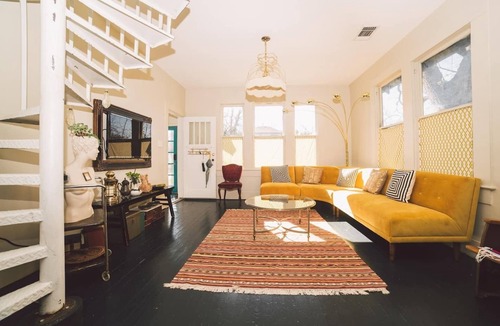 East Cesar Chavez House | Spacious and Charming- Walk to Rainey Street
