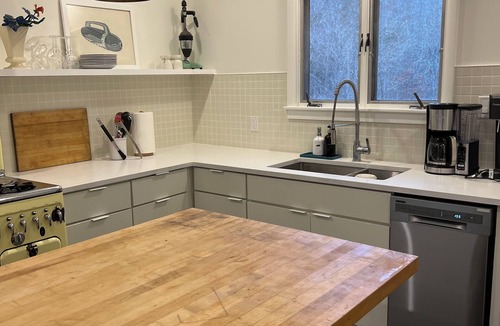 New Paltz House | Spacious and chic MCM ranchn