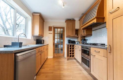 Chandler's Ford House | Spacious and Comfortable Home