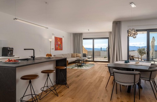 Kostrena House | Spacious and comfortable cottage with swimming pool and great views of the sea.