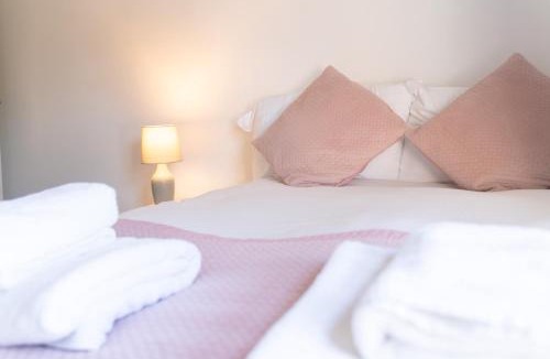 Kettering House | Spacious and Comfortable - 5 Bedroom Home