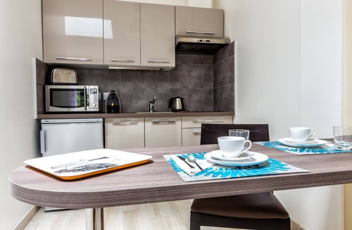 Pont Rousseau Apartment | Spacious and comfortable studio with private terrace