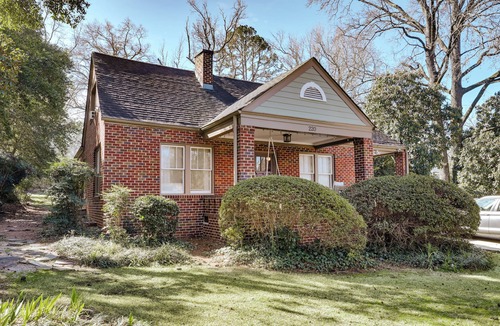 Athens House | Spacious and Comfortable 5 Points Home- Walk to UGA games, campus & more!