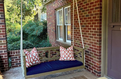 Athens House | Spacious and Comfortable 5 Points Home- Walk to UGA games, campus & more!