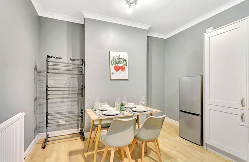 Portswood House | Spacious and Comfy 2 Bed Southampton Home Sleep 5