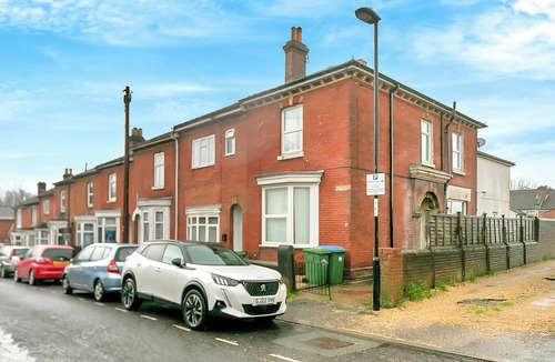 Portswood House | Spacious and Comfy 2 Bed Southampton Home Sleep 5