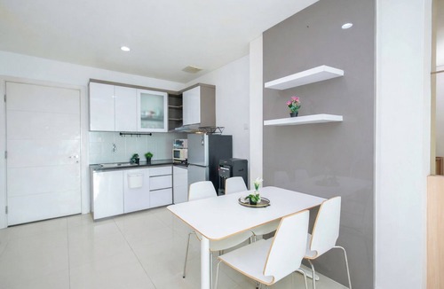 Pluit Apartment | Spacious And Contemporary 2Br Apartment Green Bay Condominium