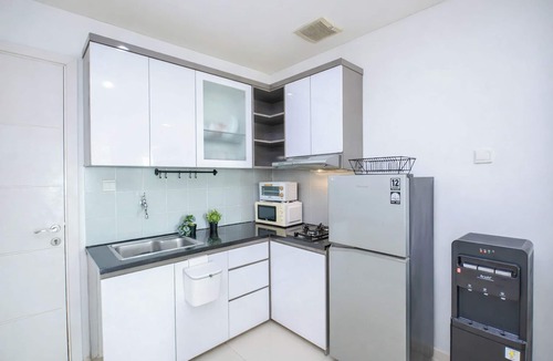Pluit Apartment | Spacious And Contemporary 2Br Apartment Green Bay Condominium