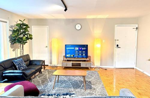 Guttenberg Apartment | Spacious and Convinient near NYC Parking Available