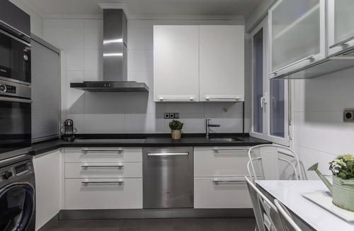 Bilbao City Centre Apartment | Spacious and cosy in a central neighbourhood, Indautxu.
