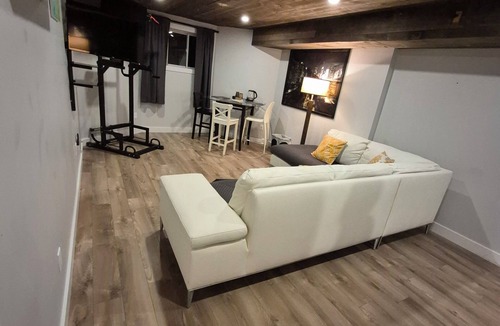 Gatineau House | Spacious and cozy 2-bedroom basement suite
