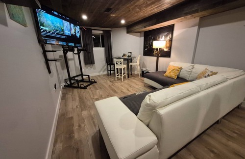 Gatineau House | Spacious and cozy 2-bedroom basement suite