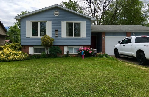 Fort Erie House | Spacious and Cozy Home w/4 Bedrooms/2 Bathrooms, Sleeps 8+