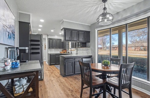 Fort Smith House | Spacious and Cozy Royal Ridge Retreat
