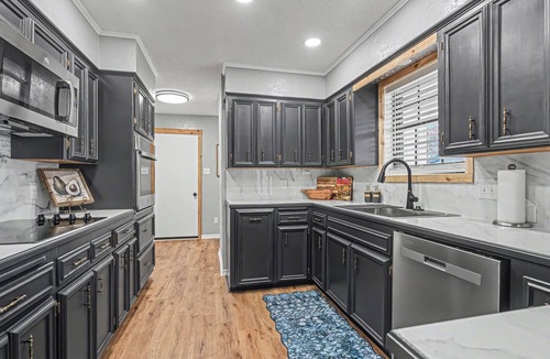 Fort Smith House | Spacious and Cozy Royal Ridge Retreat