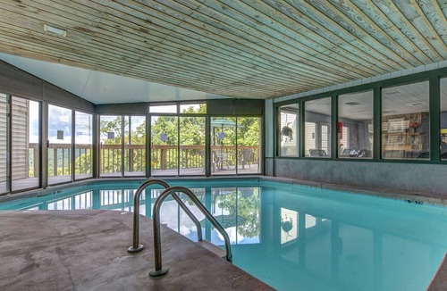 Chalet Village Condo | Spacious and cozy w. screened-in balcony, resort indoor pool + arcade